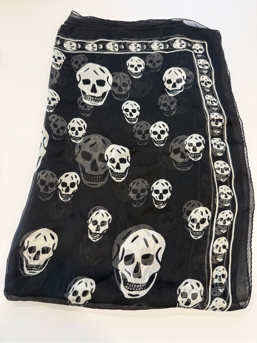 Alexander McQueen Skull Print Black Silk Scarf NWOT - Picture 3 of 4